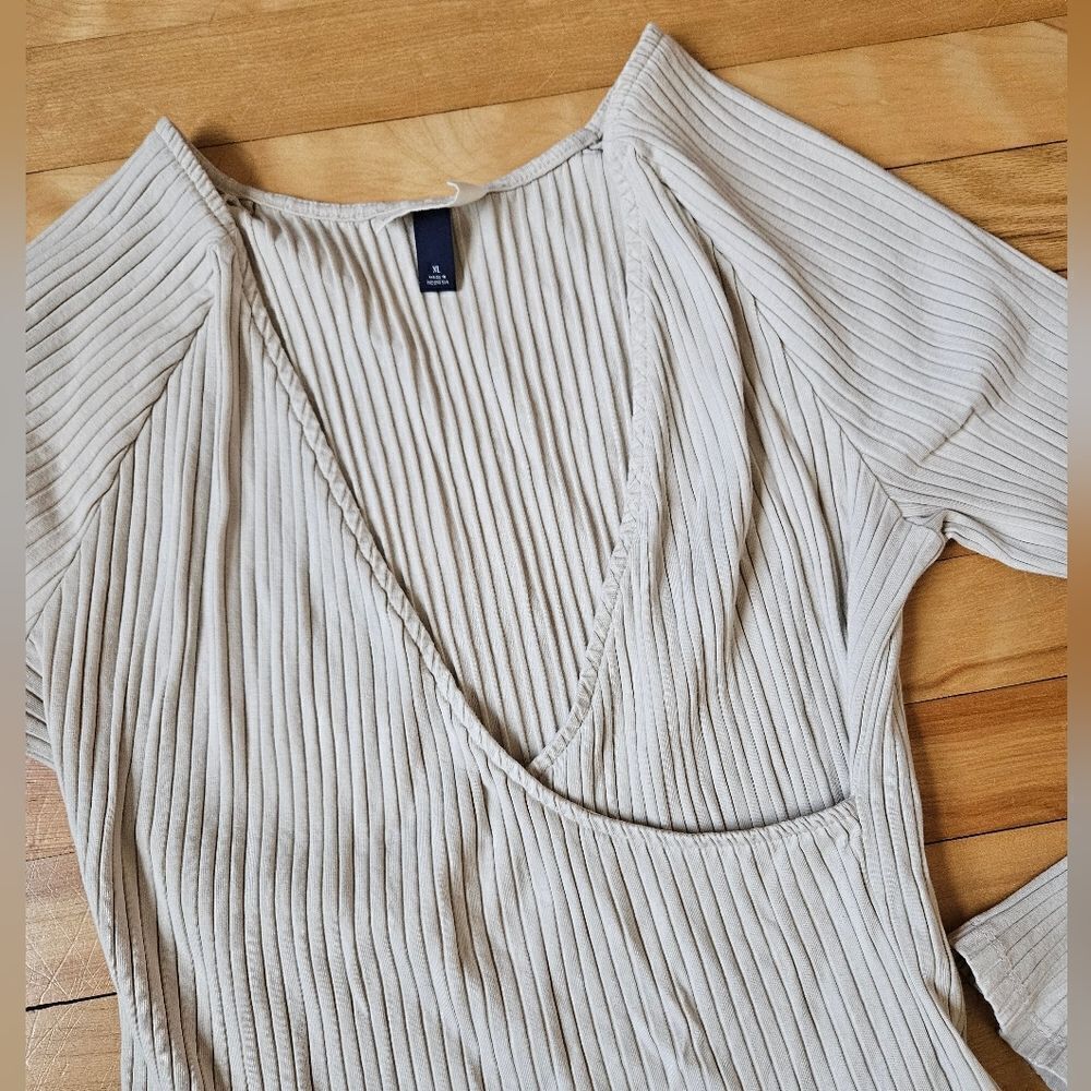 Universal Thread CreamWomen's Top - Picture 4 of 11